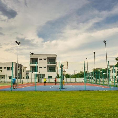 Setia Home Sitiawan Ktv 12+4 Pax Luaran gambar