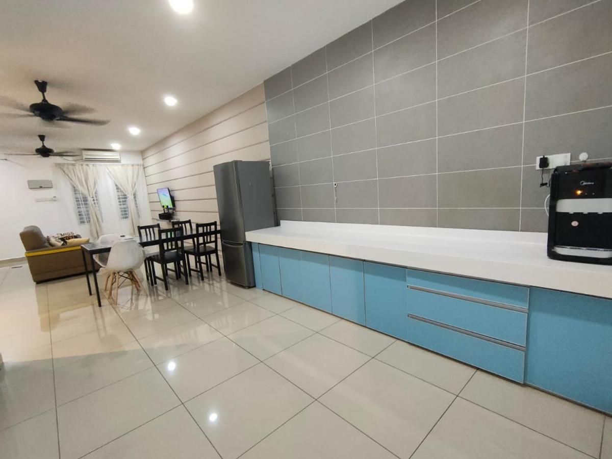 Setia Home Sitiawan Ktv 12+4 Pax Luaran gambar