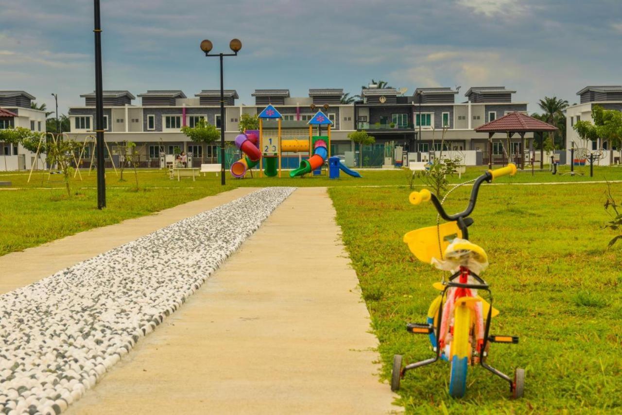 Setia Home Sitiawan Ktv 12+4 Pax Luaran gambar