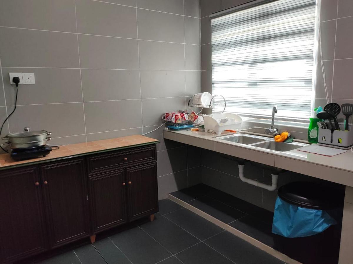 Setia Home Sitiawan Ktv 12+4 Pax Luaran gambar